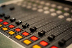 radio, console, studio-4320926.jpg